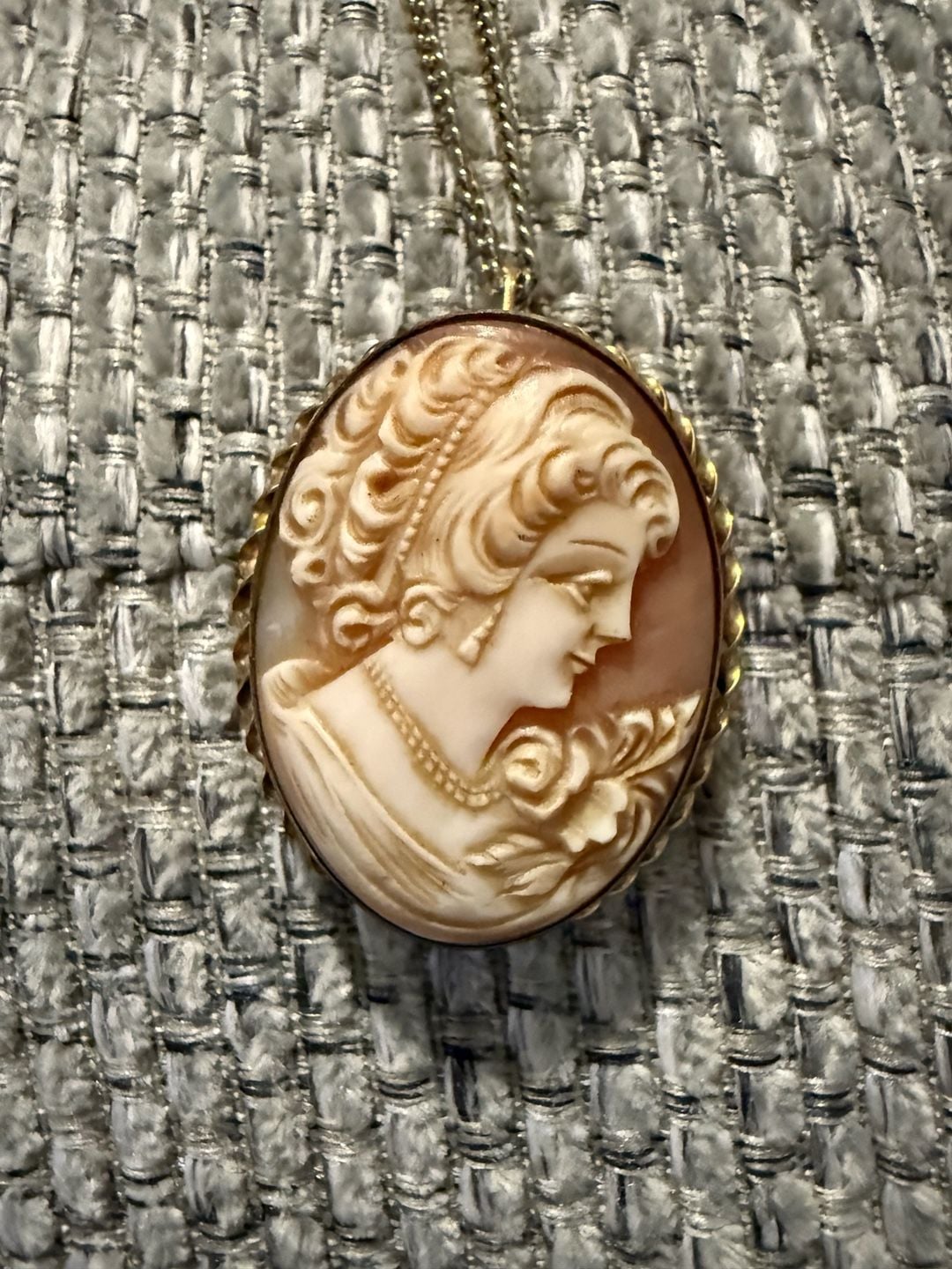 Vintage Cameo Pendant Necklace Gold Tone Setting. Not Shell. 12” Chain 3