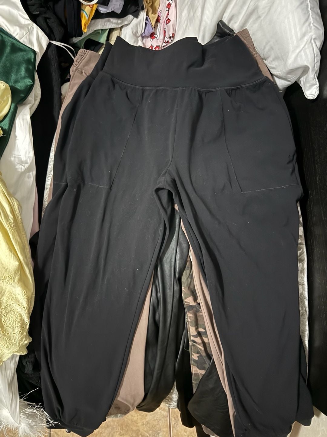 Athleta Salutation Jogger in Powervita Black Women's Size Small 1