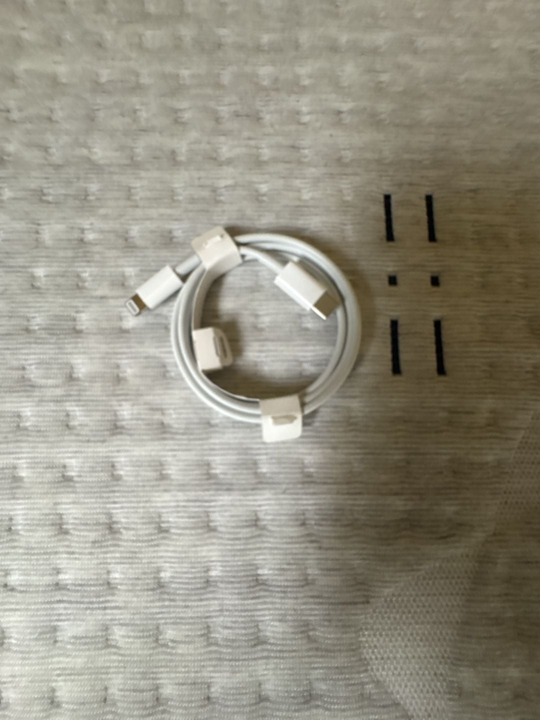 Apple USB-C to Lightning Cable (1m) 1