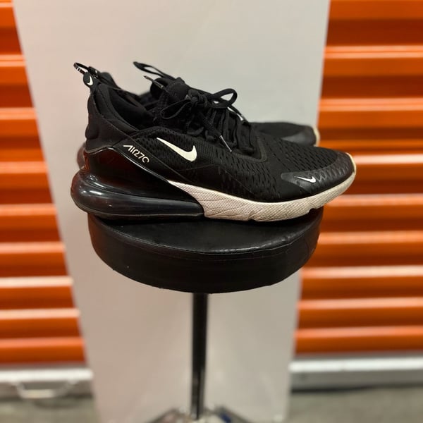 Air Max 270 Nike in black and white size 10 m