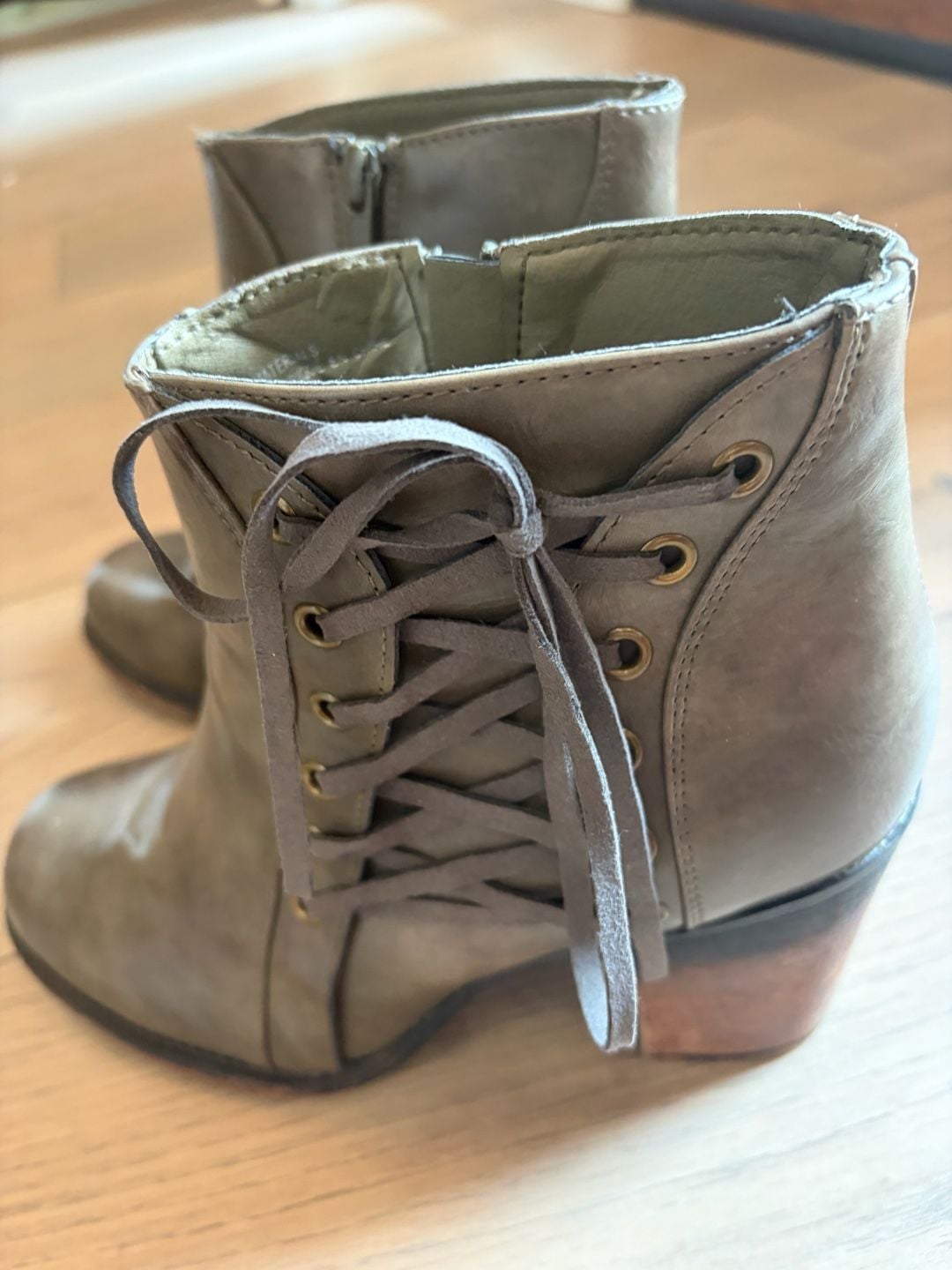 93 Vintage Women Olive Green Faux Leather Ankle Boots  Lacing and Stacked Heel 8
