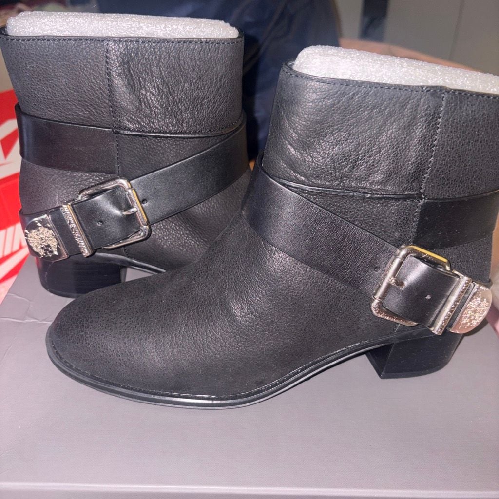 Vince Camuto VC-Romeo Black Leather Buckle Ankle Booties 2