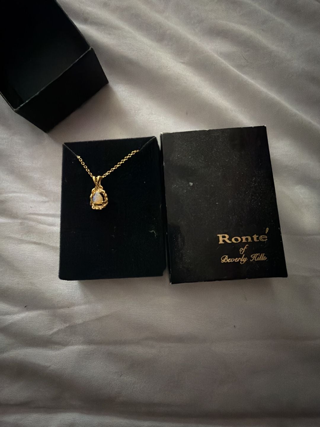 Vintage Ronte' of Beverly Hills Gold Tone Genuine Opal Teardrop Pendant Necklace 2