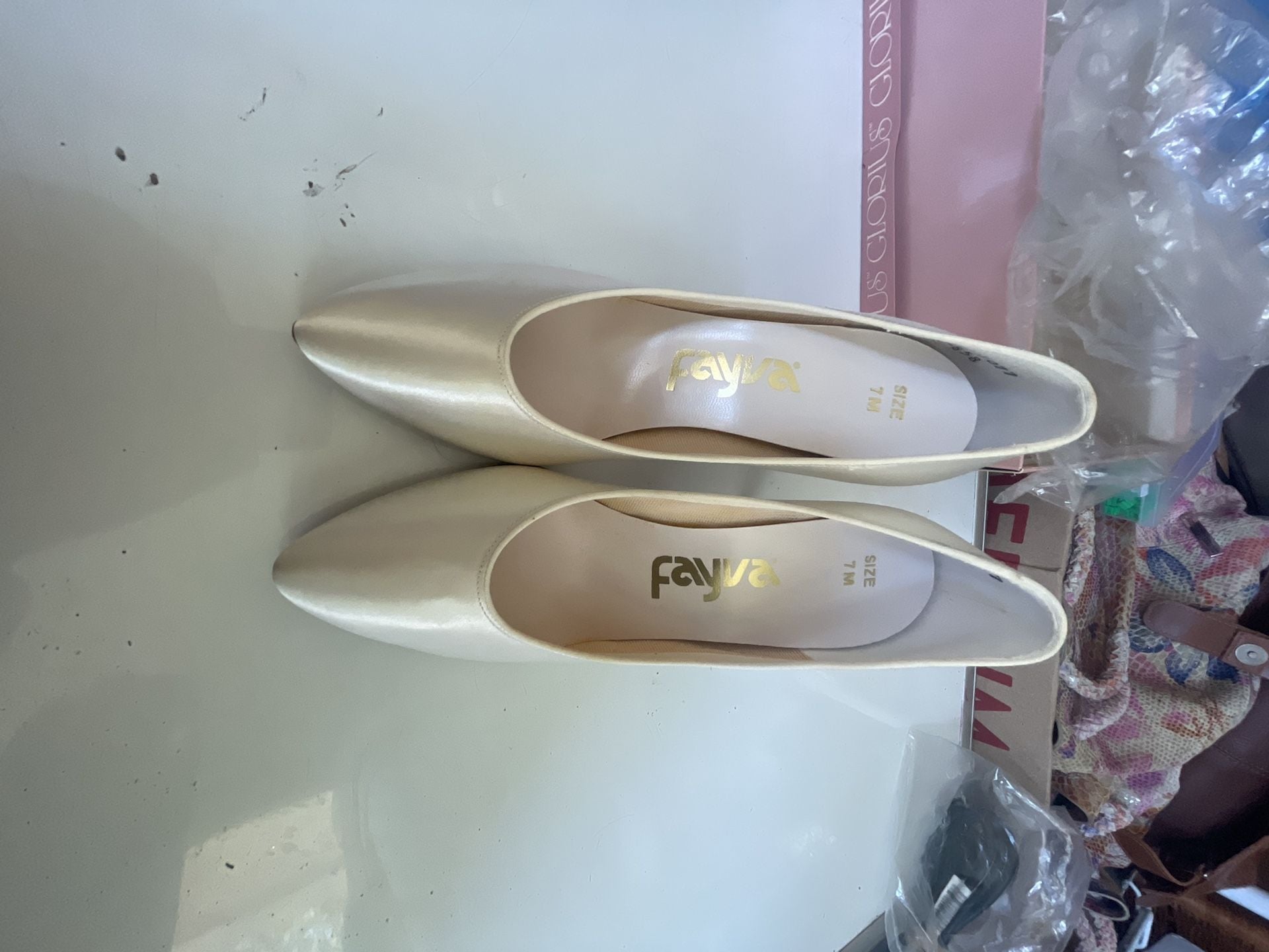 Fayva White Satin Pointed Toe Pump Heels Size 7M 2