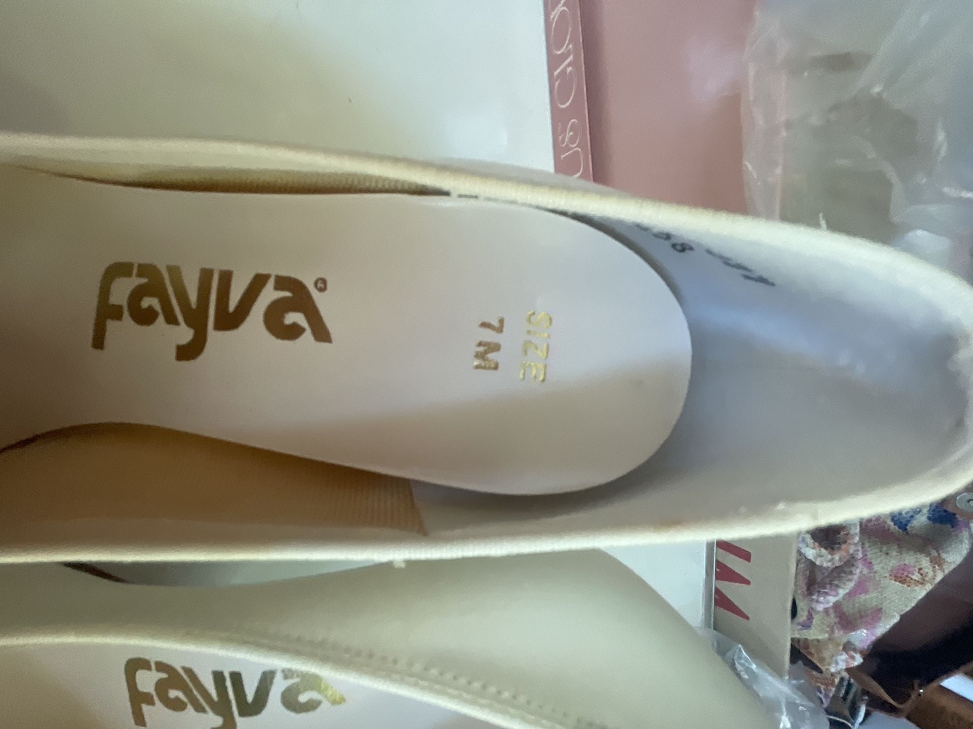 Fayva White Satin Pointed Toe Pump Heels Size 7M 3