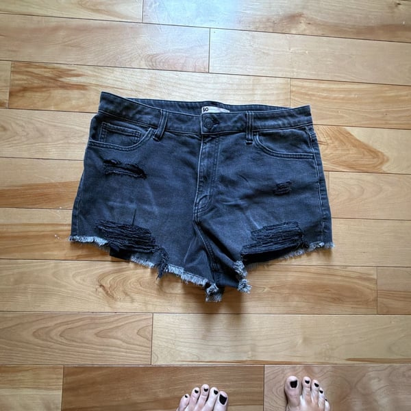 Size 17 SO Distressed Black Denim Raw Hem Shorts