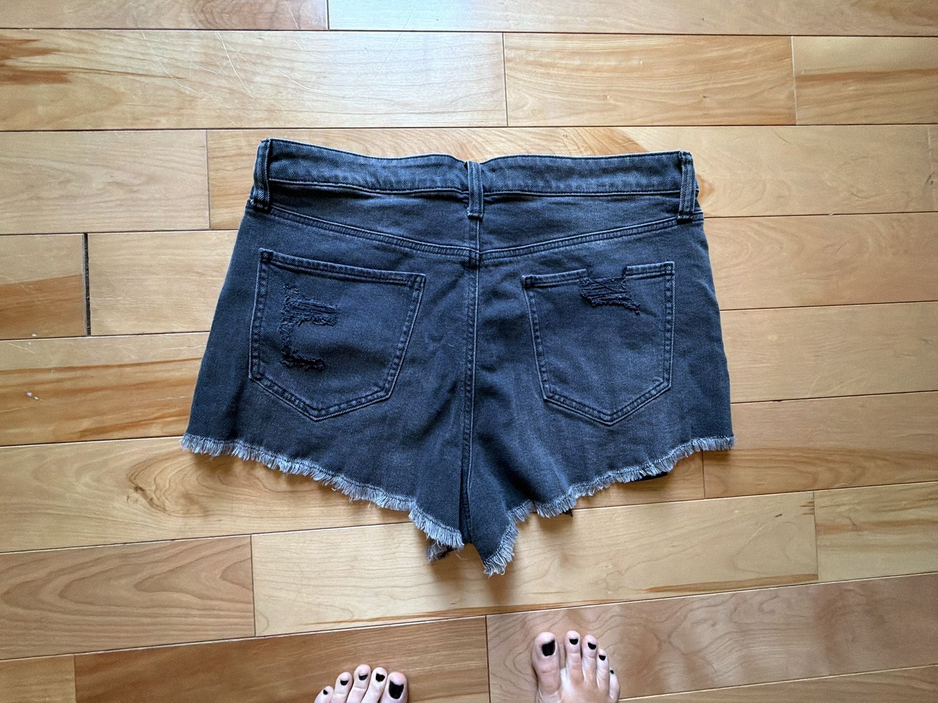 Size 17 SO Distressed Black Denim Raw Hem Shorts 3