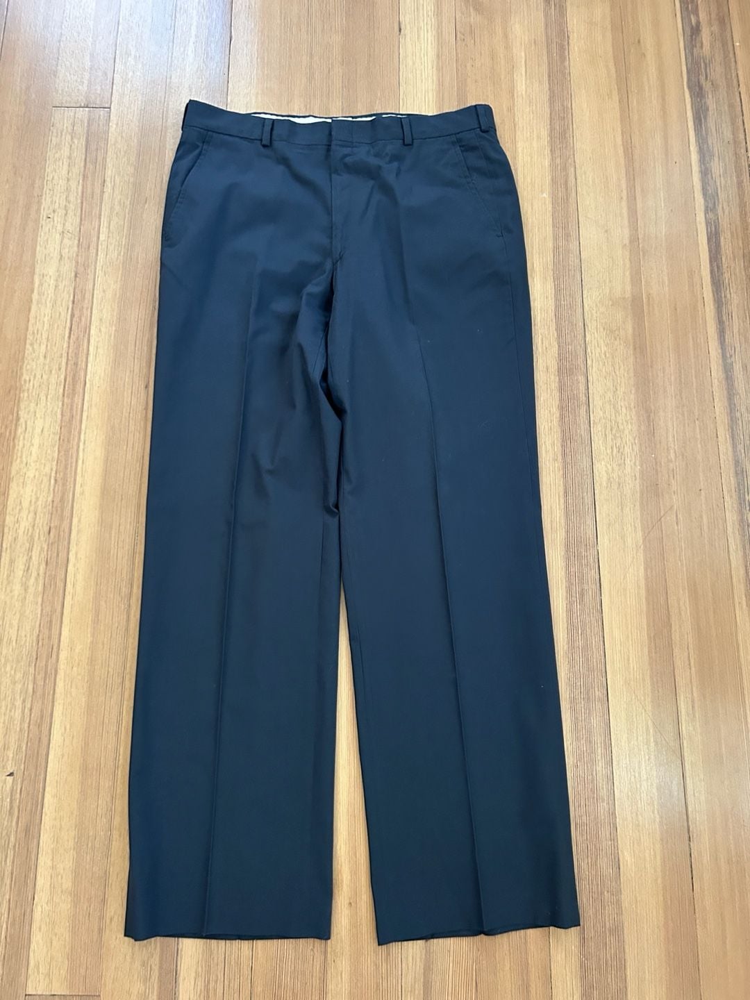 JoS. A. Bank Clothiers Men's Two-Piece Navy Blue Suit 9