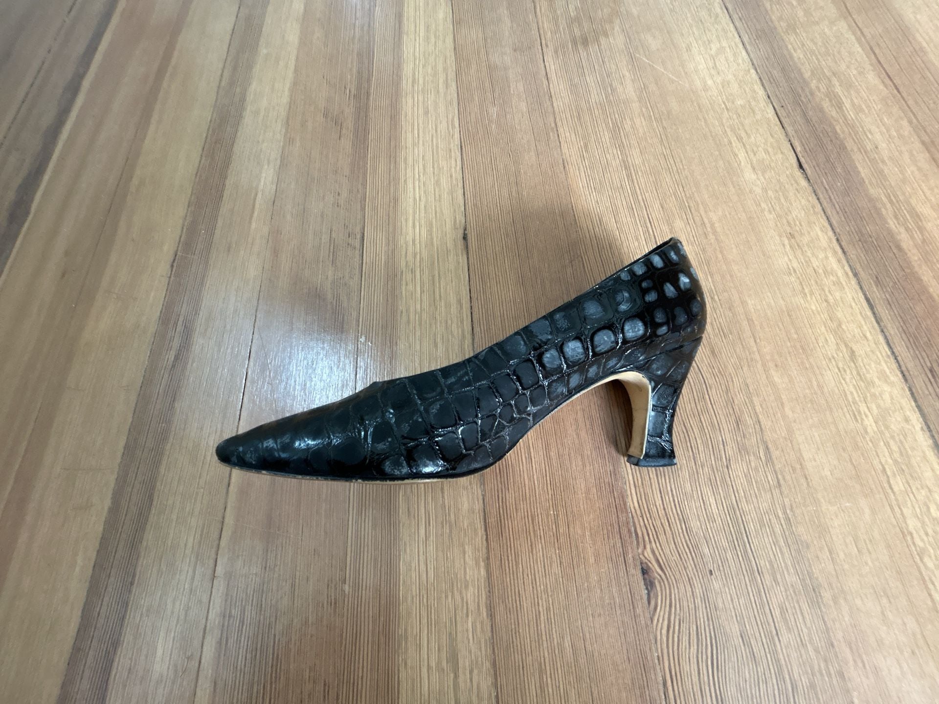 Bandolino vtg Black Patent Crocodile Embossed Leather Pumps 8.5M Made in Spain 4