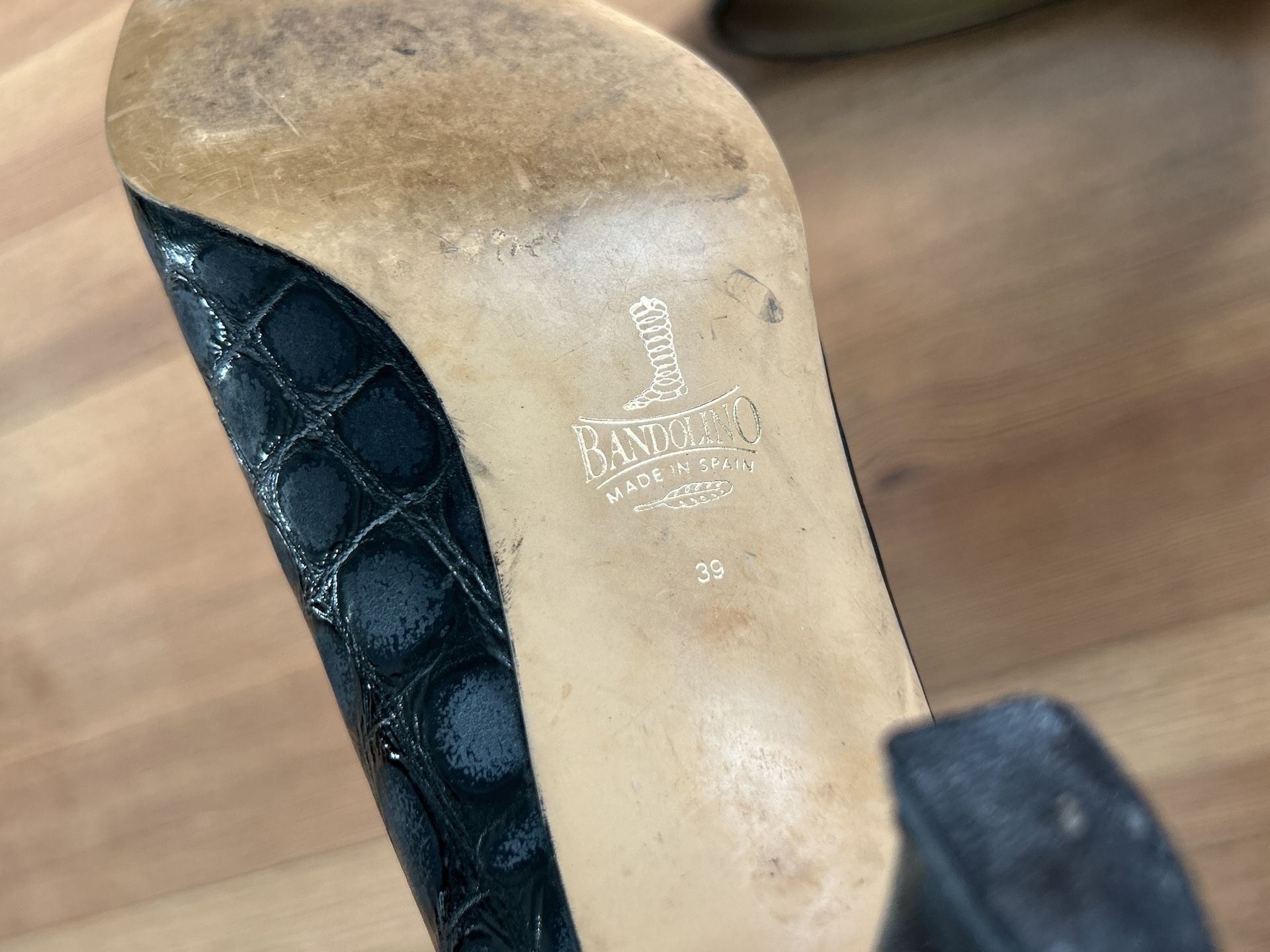 Bandolino vtg Black Patent Crocodile Embossed Leather Pumps 8.5M Made in Spain 7