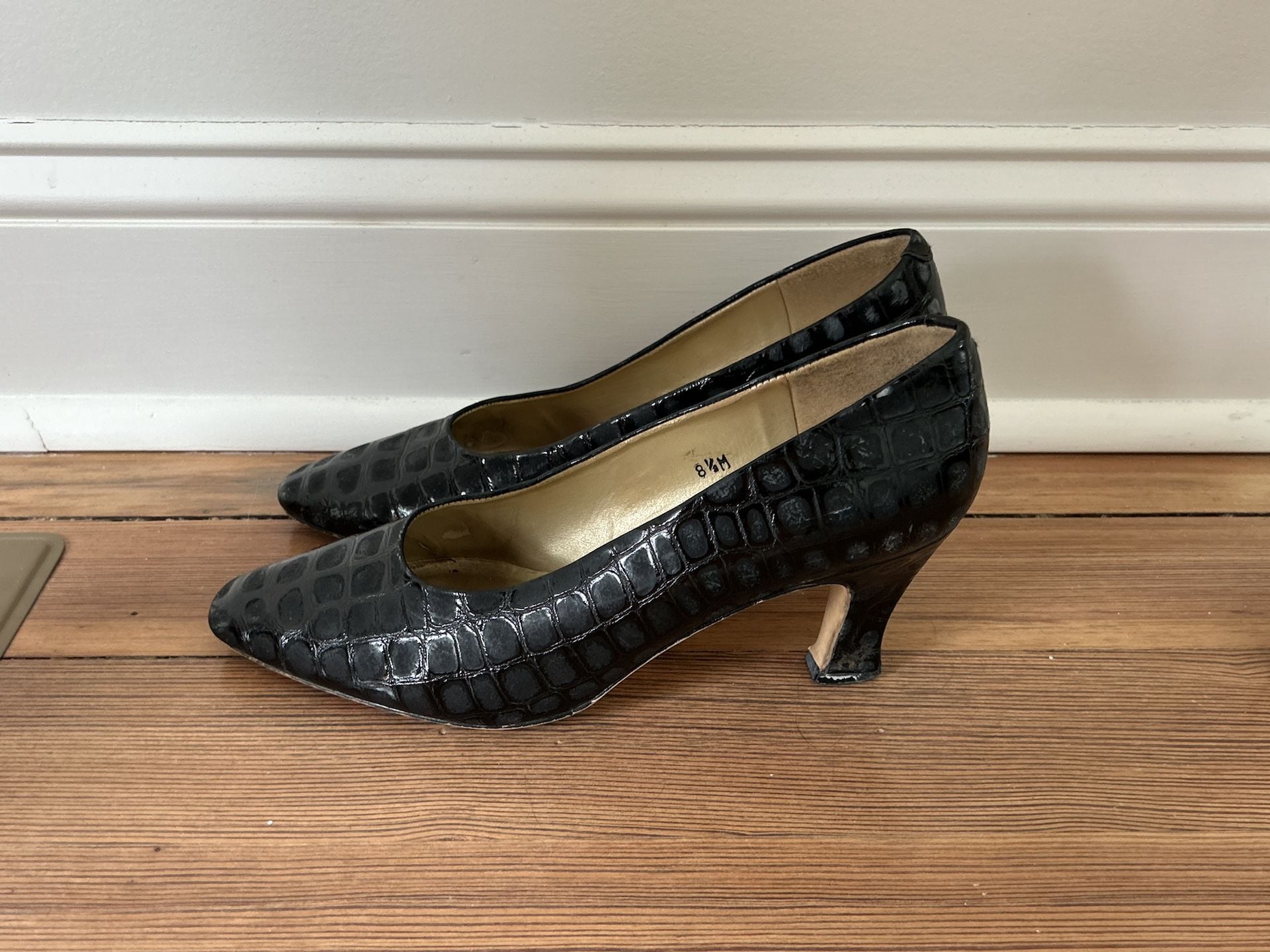 Bandolino vtg Black Patent Crocodile Embossed Leather Pumps 8.5M Made in Spain 2