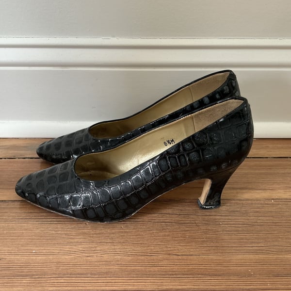 Bandolino vtg Black Patent Crocodile Embossed Leather Pumps 8.5M Made in Spain