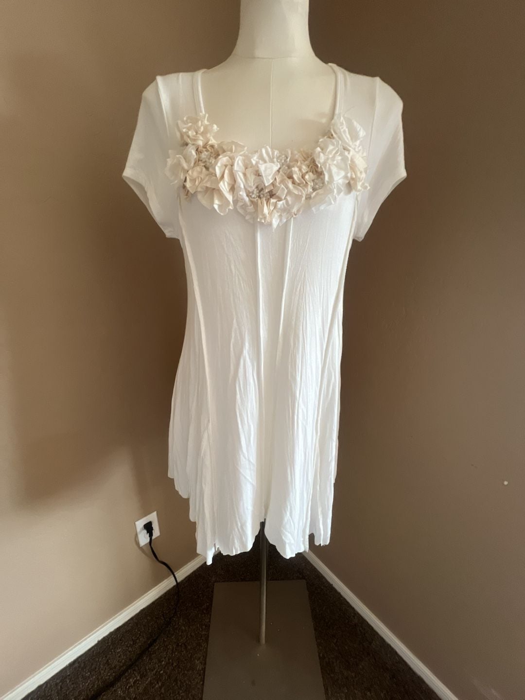 Karen Kane Women's White Embellished Ruffle Front Cap Sleeve Tunic Top 2