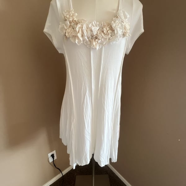 Karen Kane Women's White Embellished Ruffle Front Cap Sleeve Tunic Top