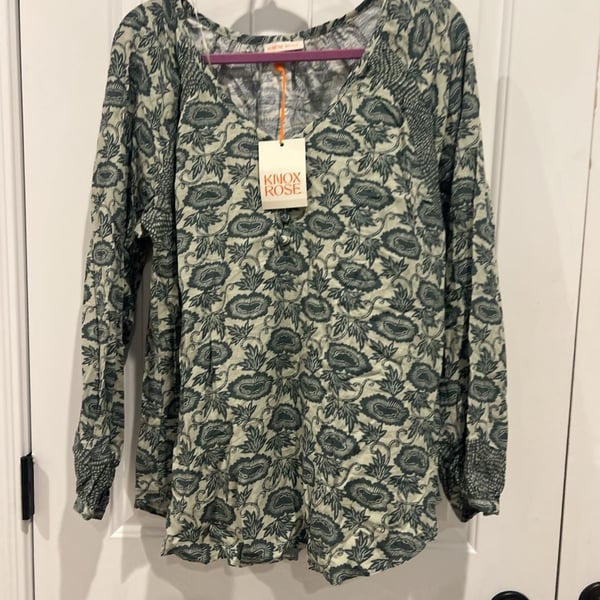 Knox Rose Women's Long Sleeve V-Neck Papyrus Green Floral Boho Popover Blouse