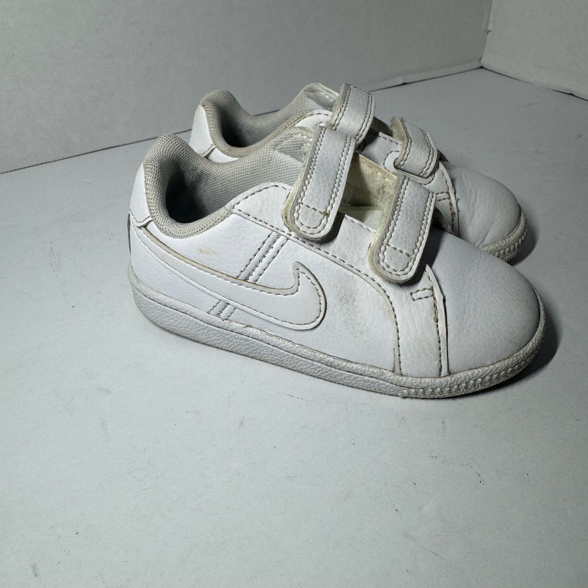 Nike Court Royale TDV Toddler Hook-and-Loop Sneakers White 833537-102 2