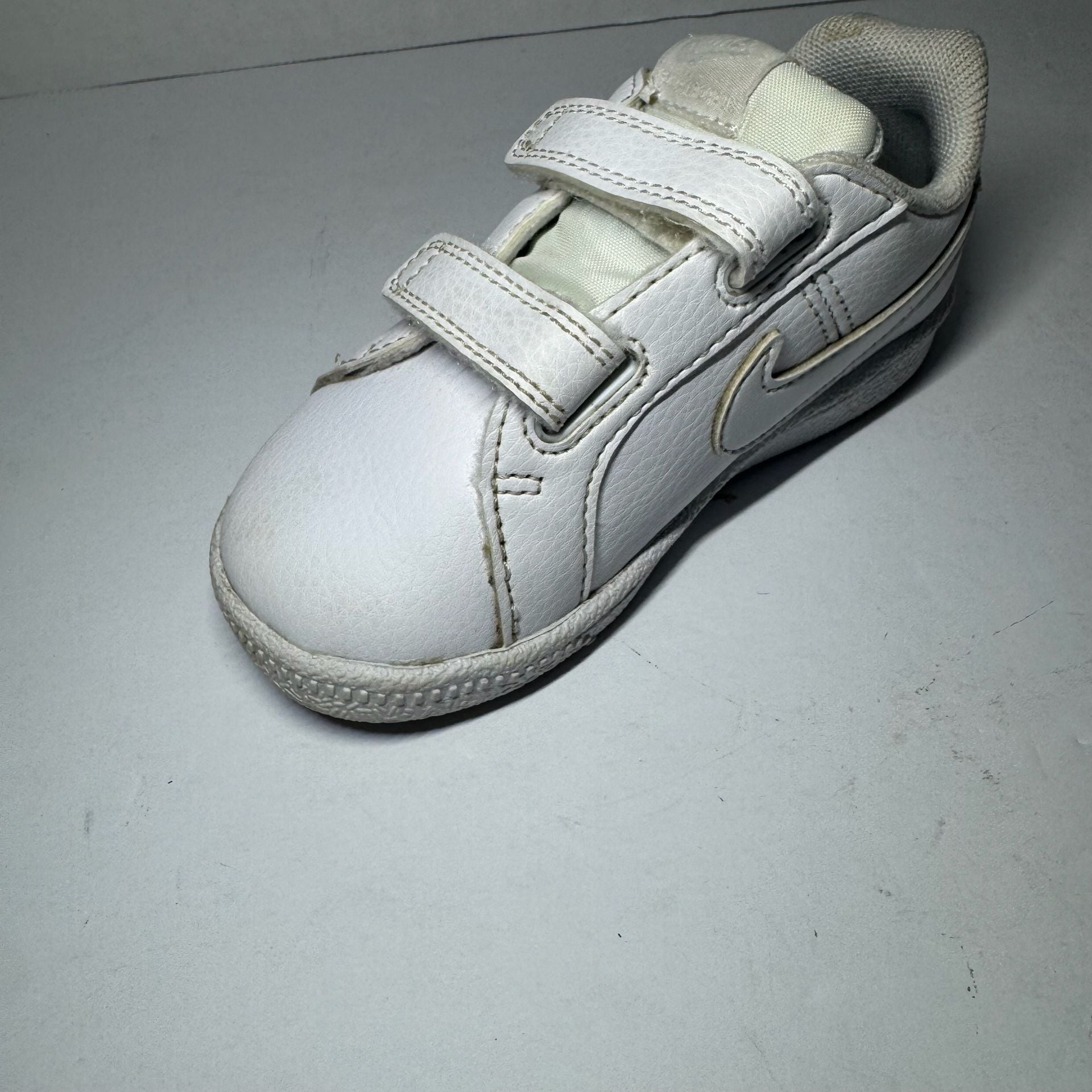 Nike Court Royale TDV Toddler Hook-and-Loop Sneakers White 833537-102 4