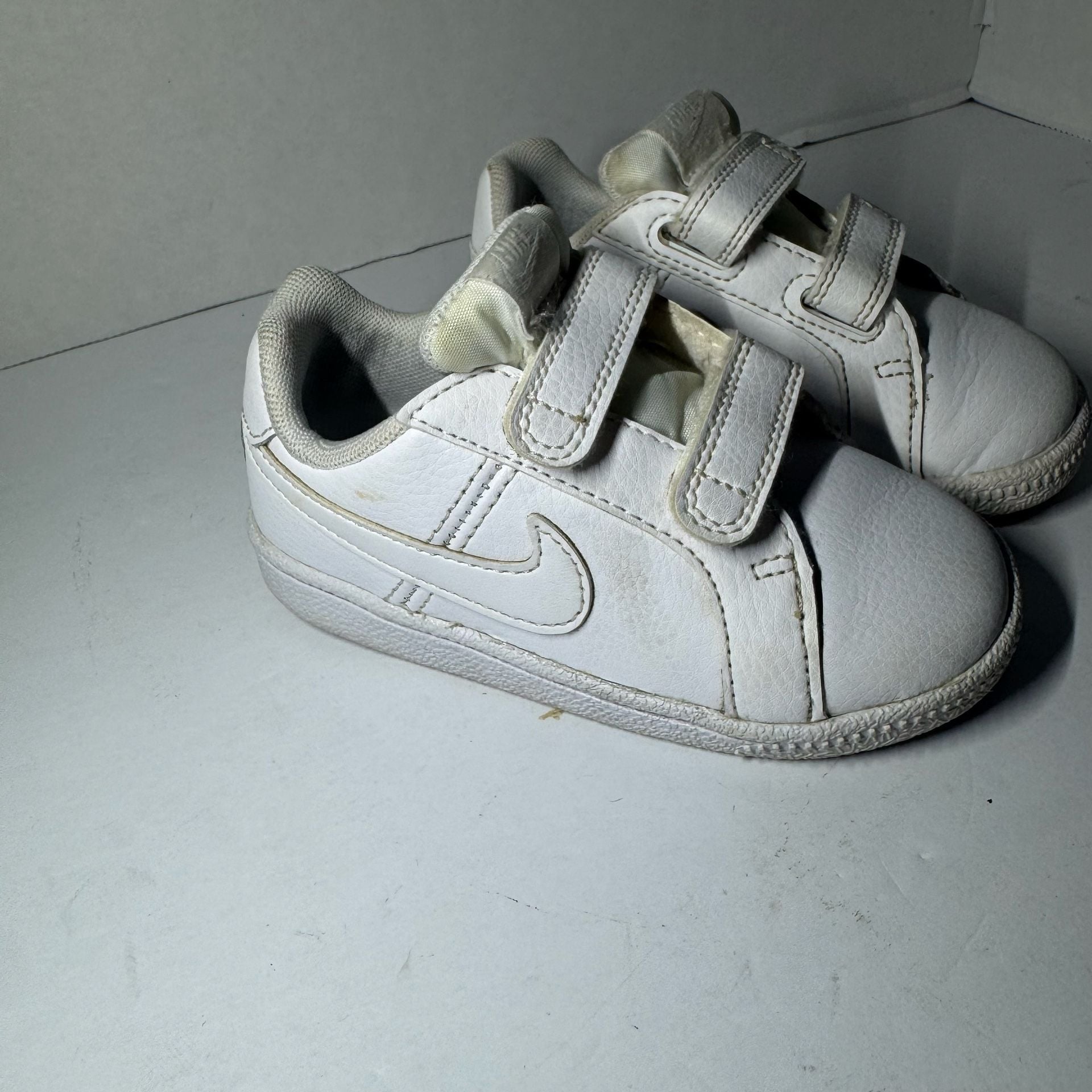Nike Court Royale TDV Toddler Hook-and-Loop Sneakers White 833537-102 5