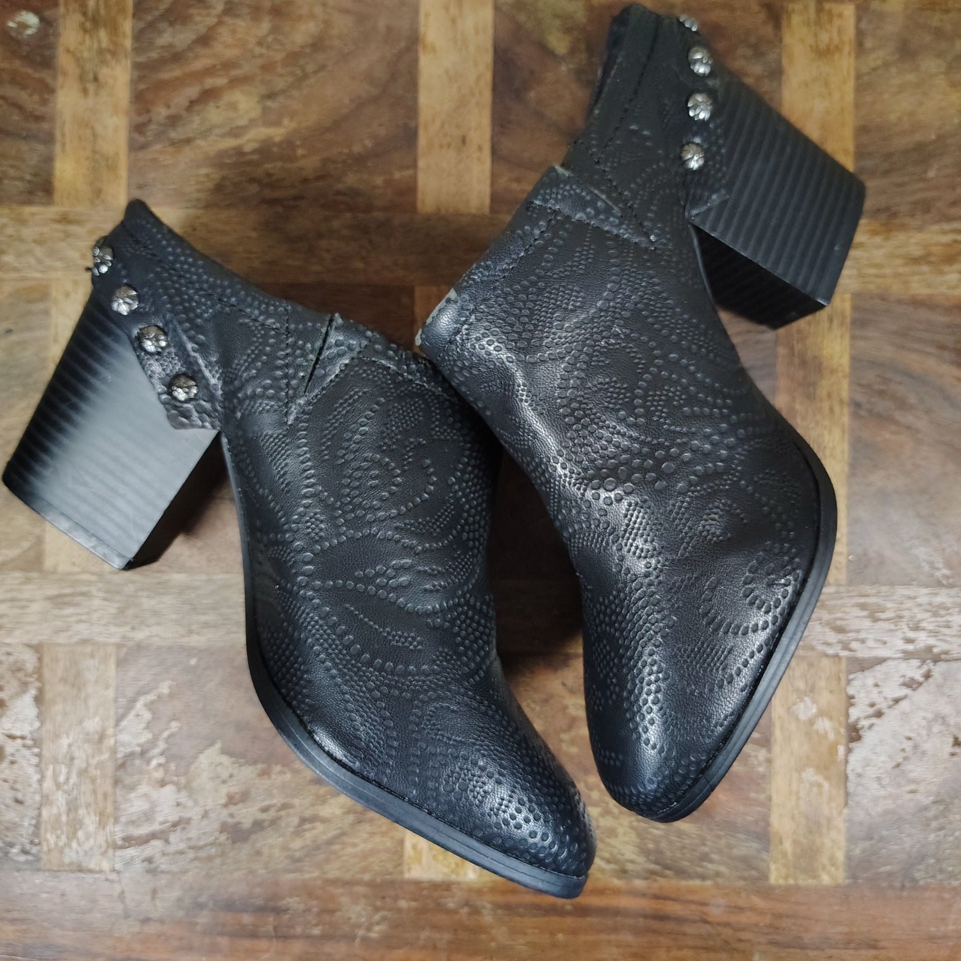Whimsigoth, witchy, biker Black Embossed Studded Slip-On Mule Clog Heels Size 7M 6