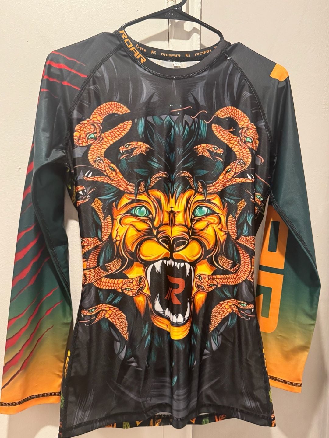 ROAR Ladies MMA Rash Guard Lion Snake Long Sleeve Compression Shirt 2