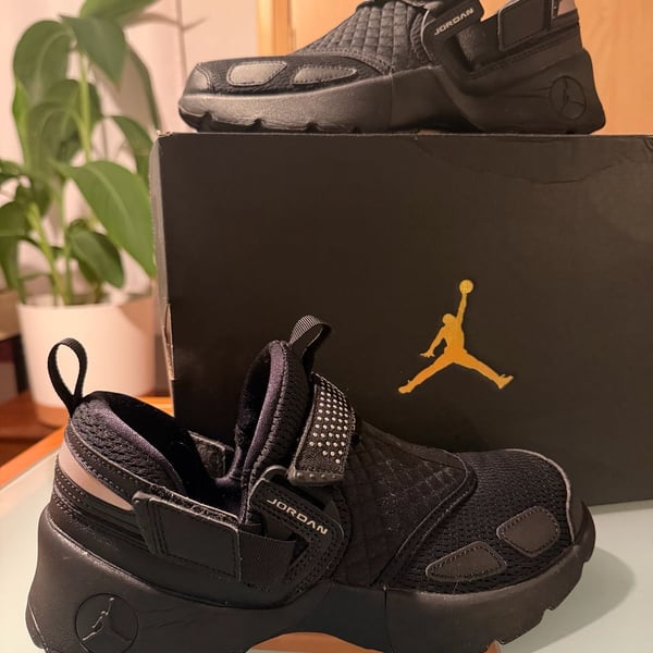 Nike Jordan Trunner LX Triple Black Sneakers