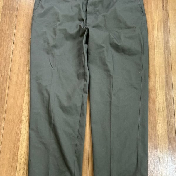 Van Heusen Men's 100% Cotton Flat Front Casual Chino Pants Olive Green 44x30