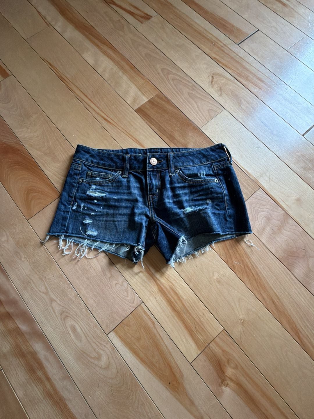 SIZE 4 American Eagle Outfitters Women's Distressed Denim Cutoff Shorts 2