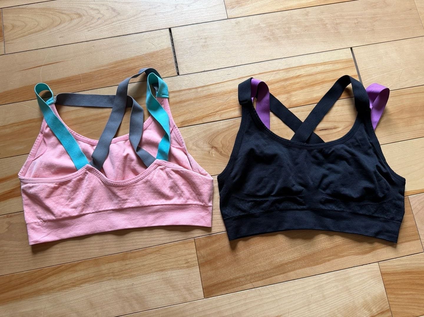 Set of 2 Contrast Cross-Back Seamless Sports Bras size M 1