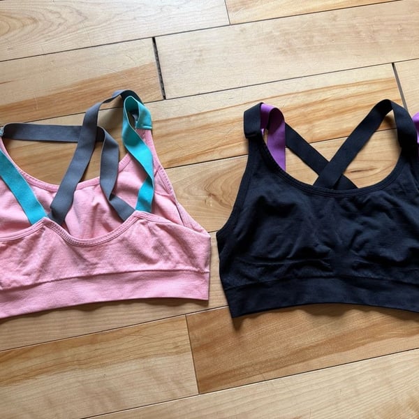 Set of 2 Contrast Cross-Back Seamless Sports Bras size M 