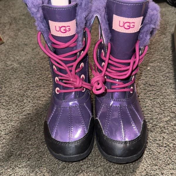 UGG Kids Butte II Waterproof Winter Boots in Purple/Pink Size 2