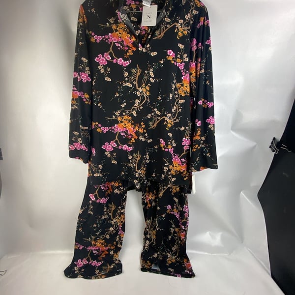 N Natori Floral Print Notch Collar Long Sleeve Pajama Set
