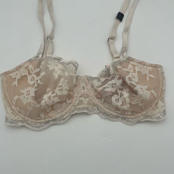 Victoria's Secret Dream Angels Unlined Lace Push-Up Without Padding Bra 32DDD