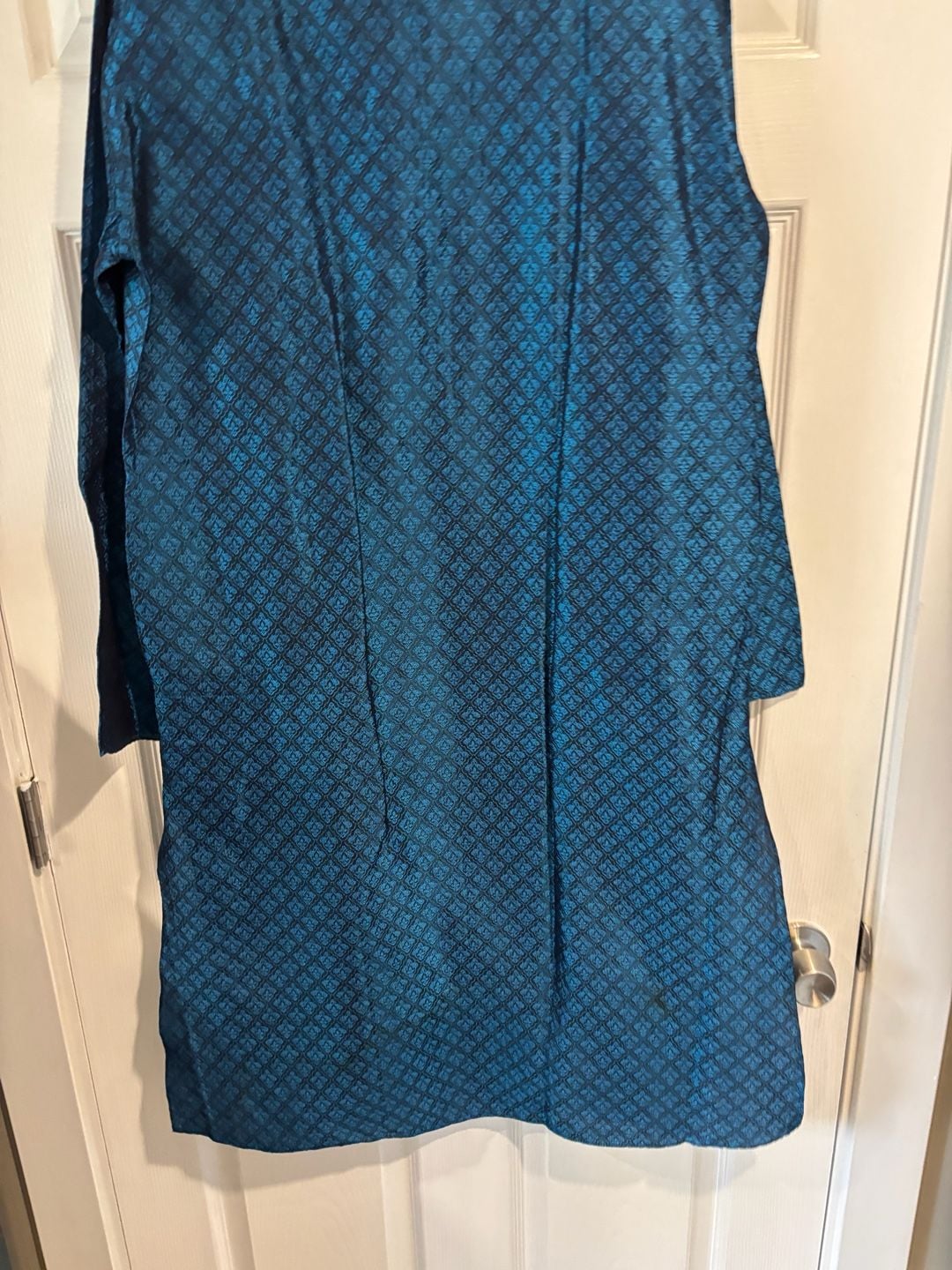 Buy DIWAS BY MANYAVAR Men's Satin Sequinned Placket Kurta Set (Teal Blue,XXL) at Amazon.in 6
