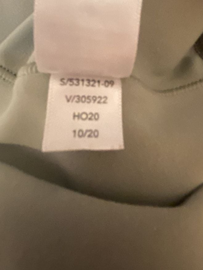 Athleta Salutation Stash Pocket II 7/8 Tight Leggings in Sage Green 9