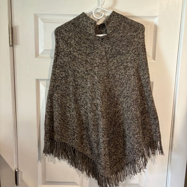 Tickled Pink Women's Knit/Crochet Poncho Collection, Courtney Gray, One Size : : Clothing, Shoes & Accessories, CA