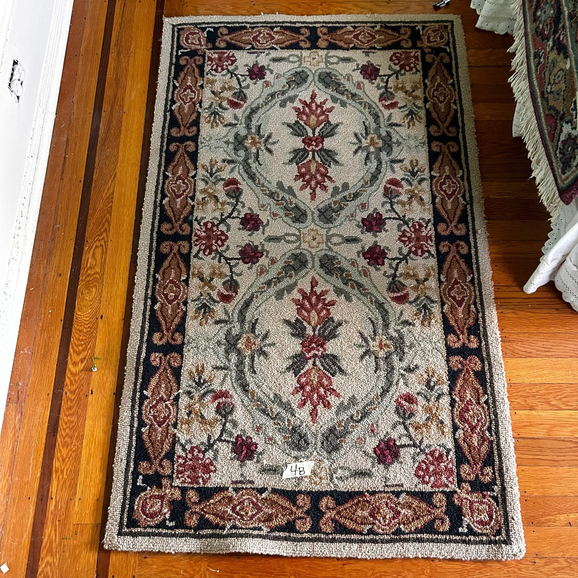Traditional Hand-Hooked Floral Oriental Accent Rug 1