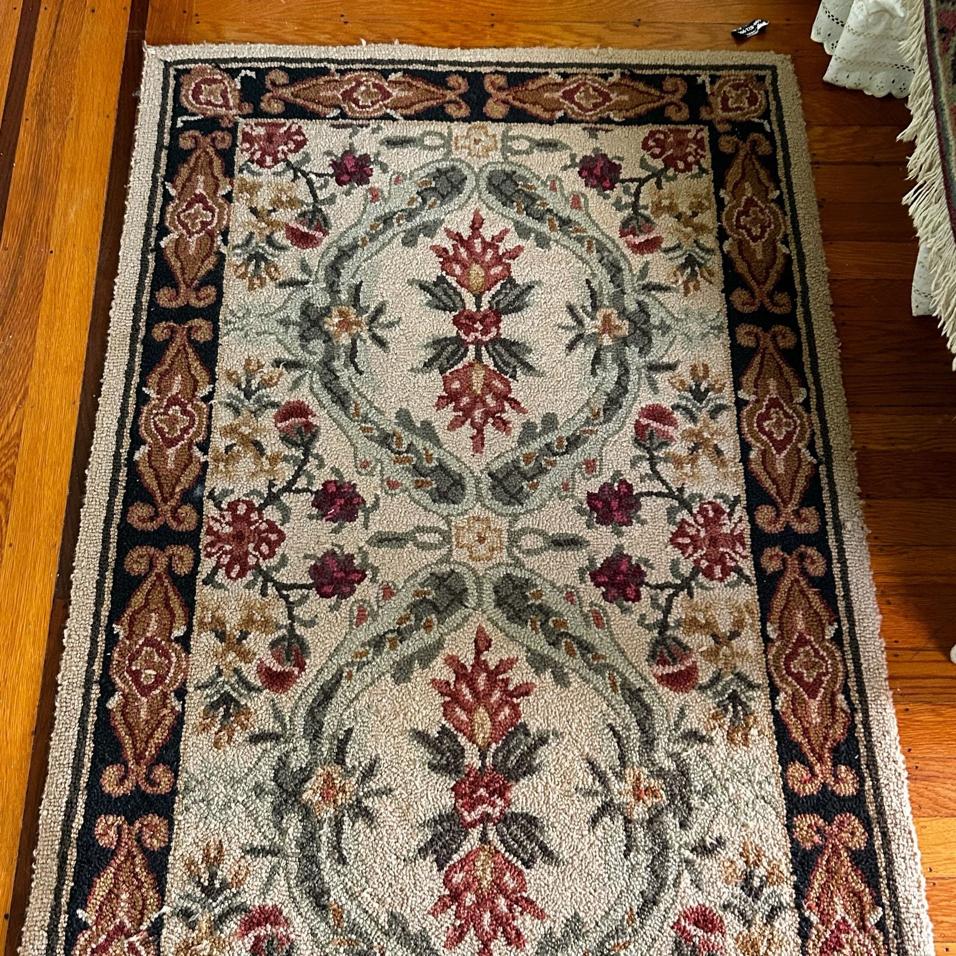 Traditional Hand-Hooked Floral Oriental Accent Rug 2