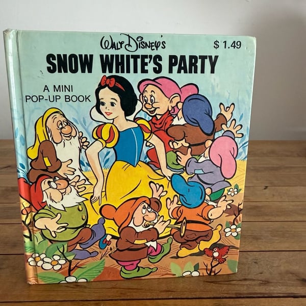 Walt Disney's Snow White's Party: A Mini Pop-Up Book
