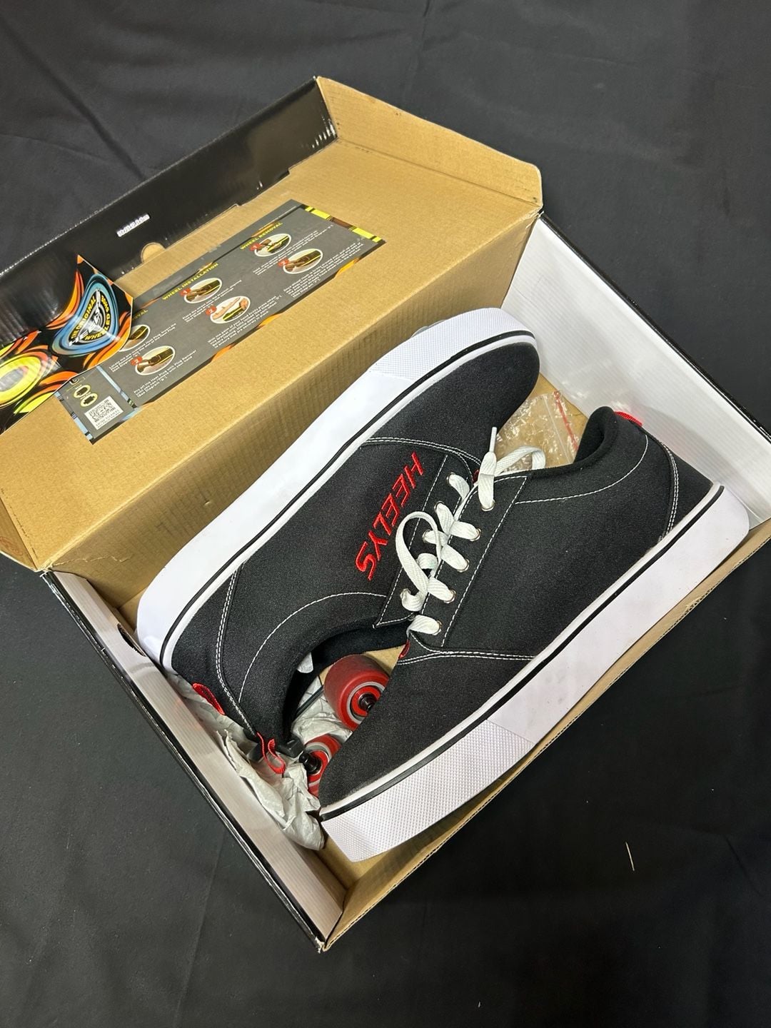 Heelys Pro 20 Black and Red Canvas Wheeled Skate Shoes with Box and Tool 3