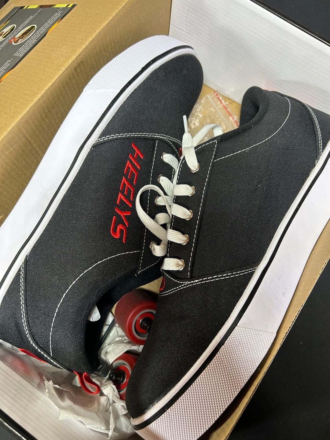 Heelys Pro 20 Black and Red Canvas Wheeled Skate Shoes with Box and Tool 4