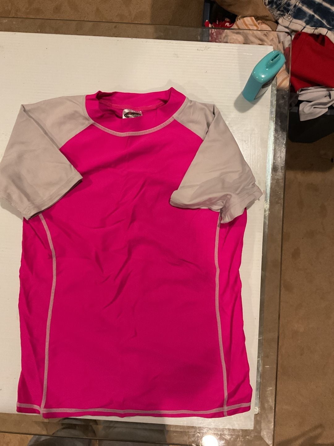 Coastalista Girls Short Sleeve Rash Guard Swim Shirt Hot Pink and Gray 2