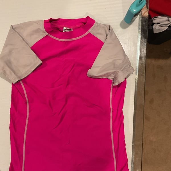 Coastalista Girls Short Sleeve Rash Guard Swim Shirt Hot Pink and Gray
