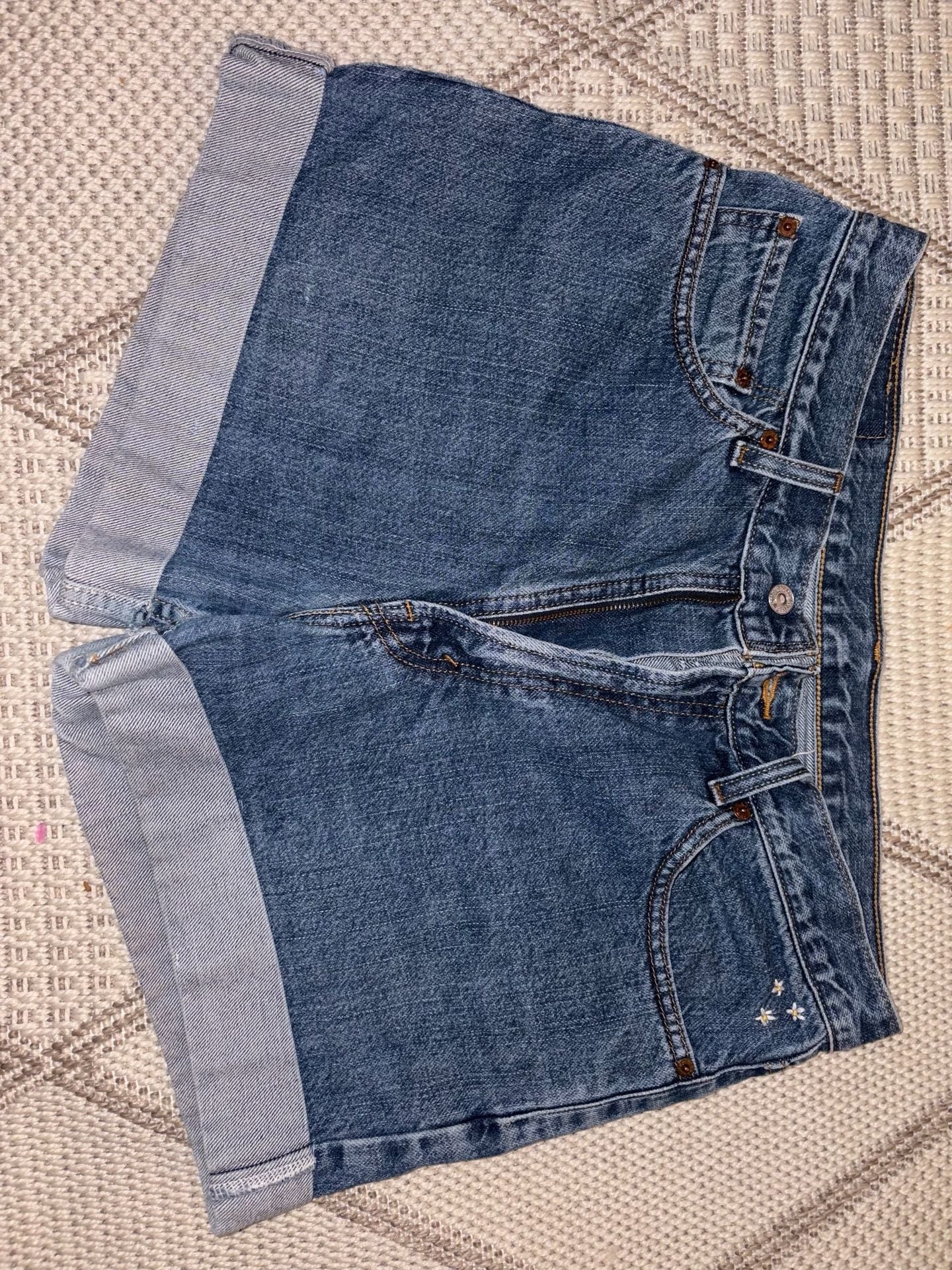 Levi's 550 Cuffed Denim Shorts with Daisy Embroidery 3