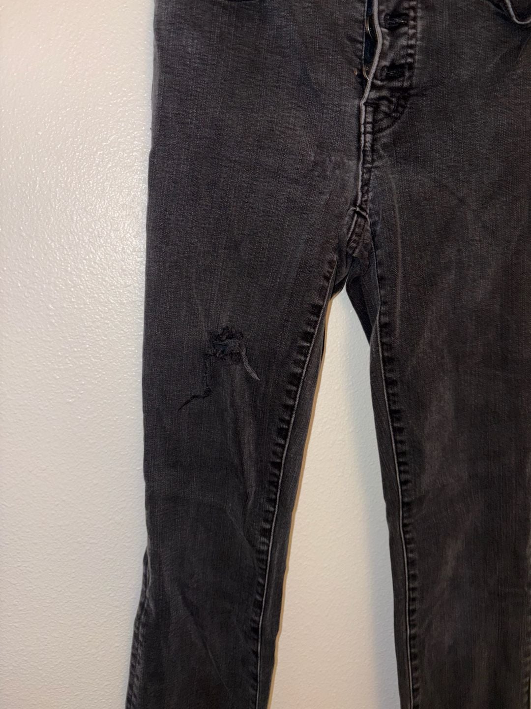 Madewell 10" High-Rise Skinny Jeans in Berkeley Black with Button Front 4