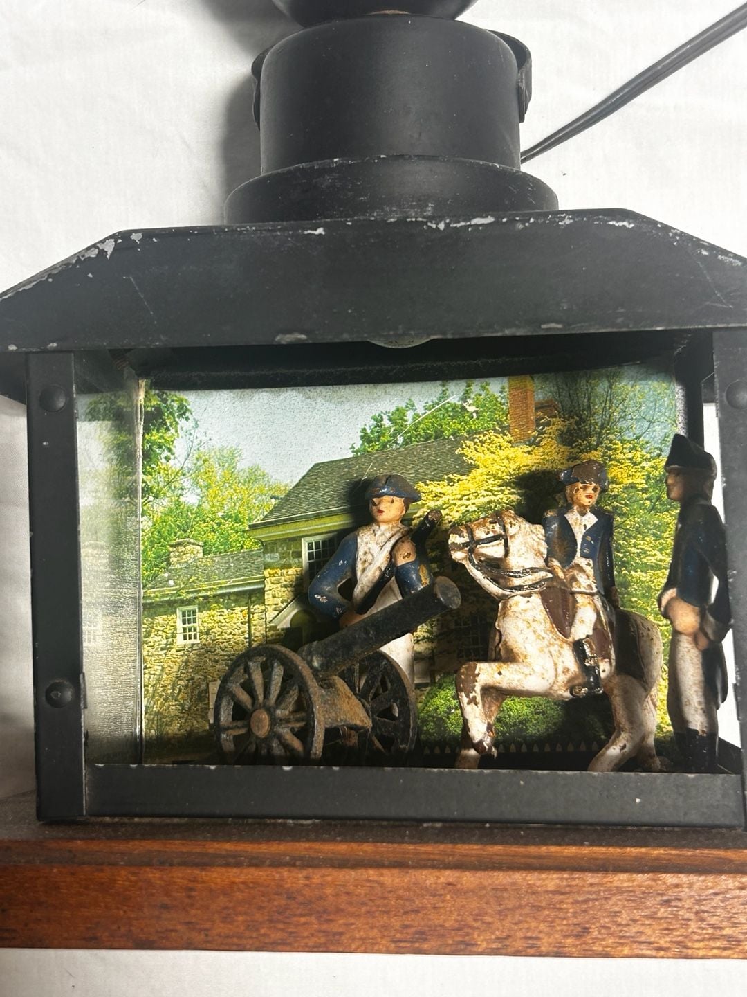 Vintage Revolutionary War Diorama Metal Lantern Table Lamp with Leviton Socket 2