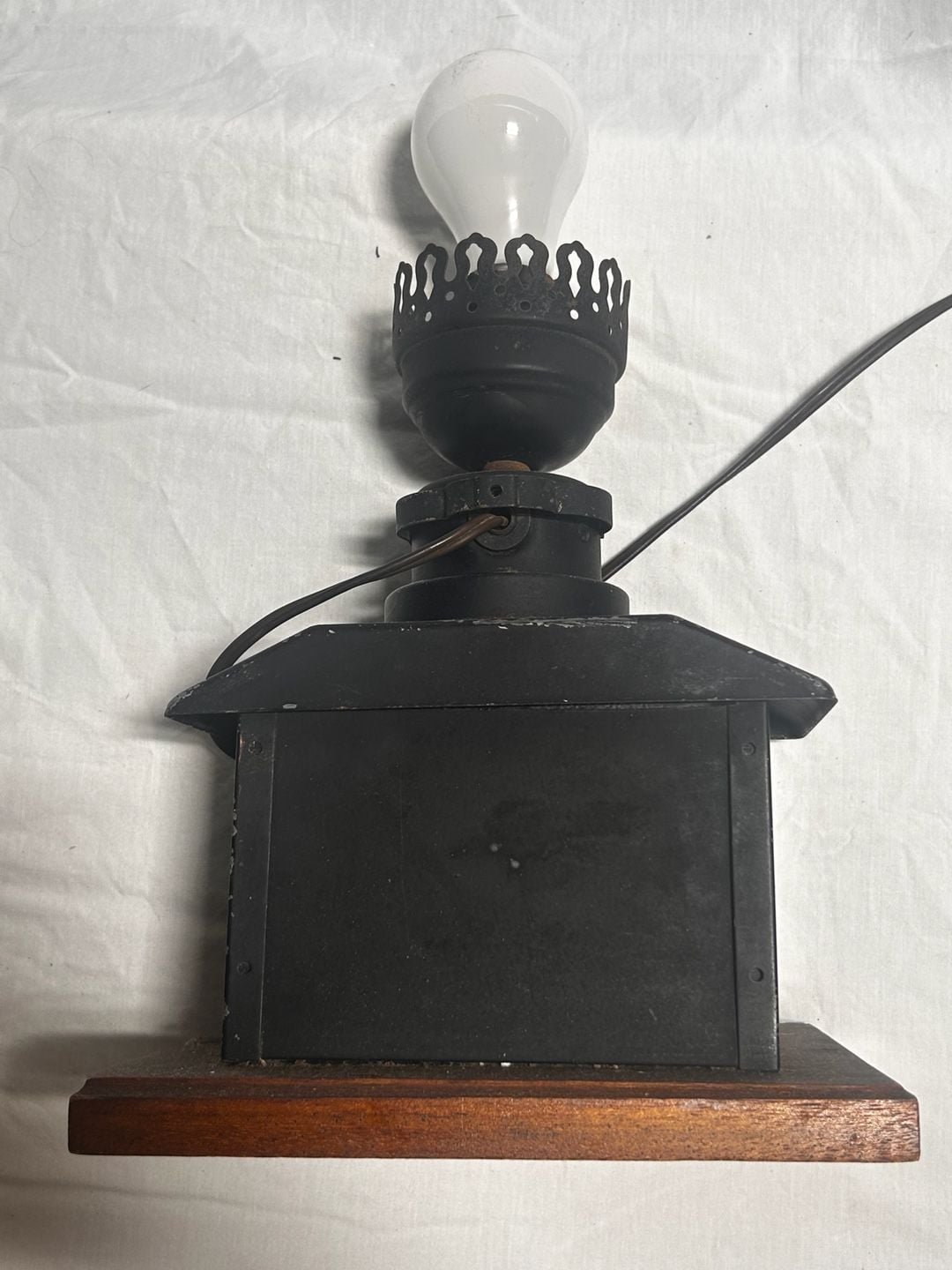 Vintage Revolutionary War Diorama Metal Lantern Table Lamp with Leviton Socket 6