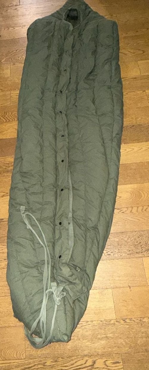 US Military Extreme Cold Weather Down and Polyester Mummy Sleeping Bag 1
