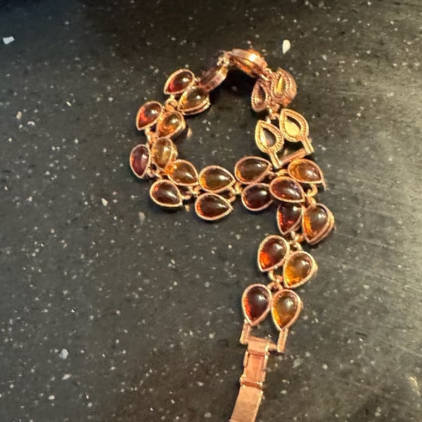 Vintage Amber Colored Teardrop Cabochon Link Bracelet in Gold Tone