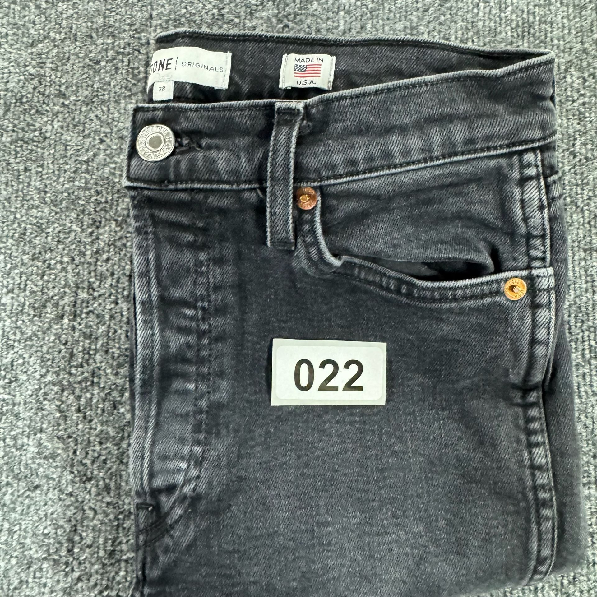 RE/DONE Originals High-Rise Straight Leg Jeans A
USA MADE 17