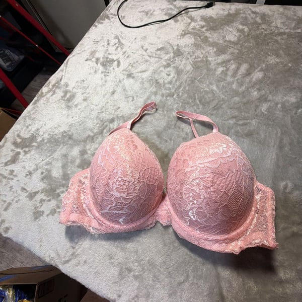 Victoria's Secret Lace Push-Up Bra Size 38C